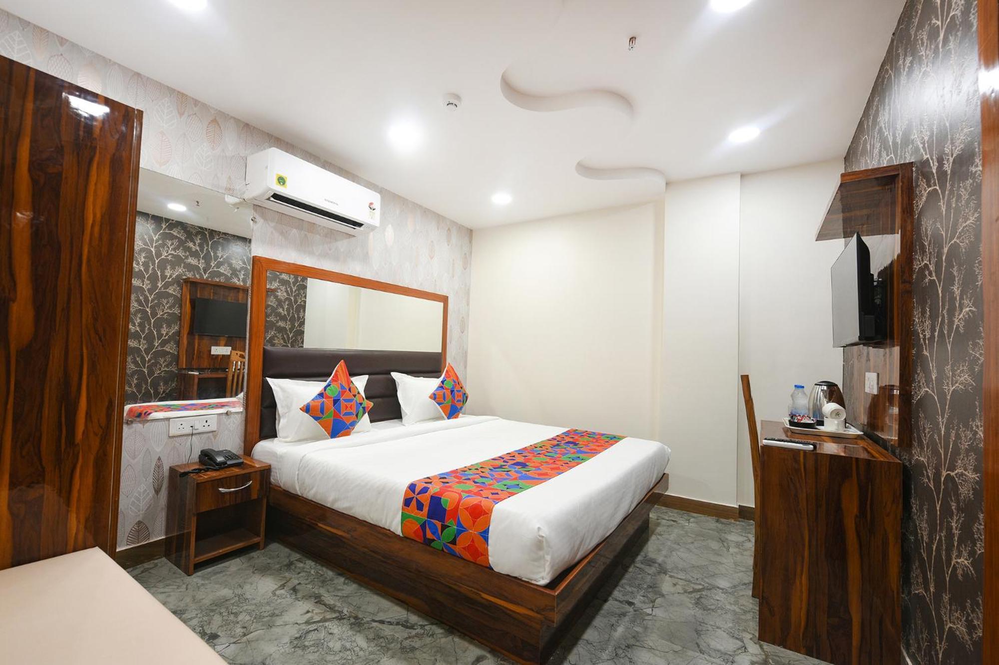 Fabhotel Mona Continental - Nr Laxmi Nagar It Hub Нью-Делі Екстер'єр фото