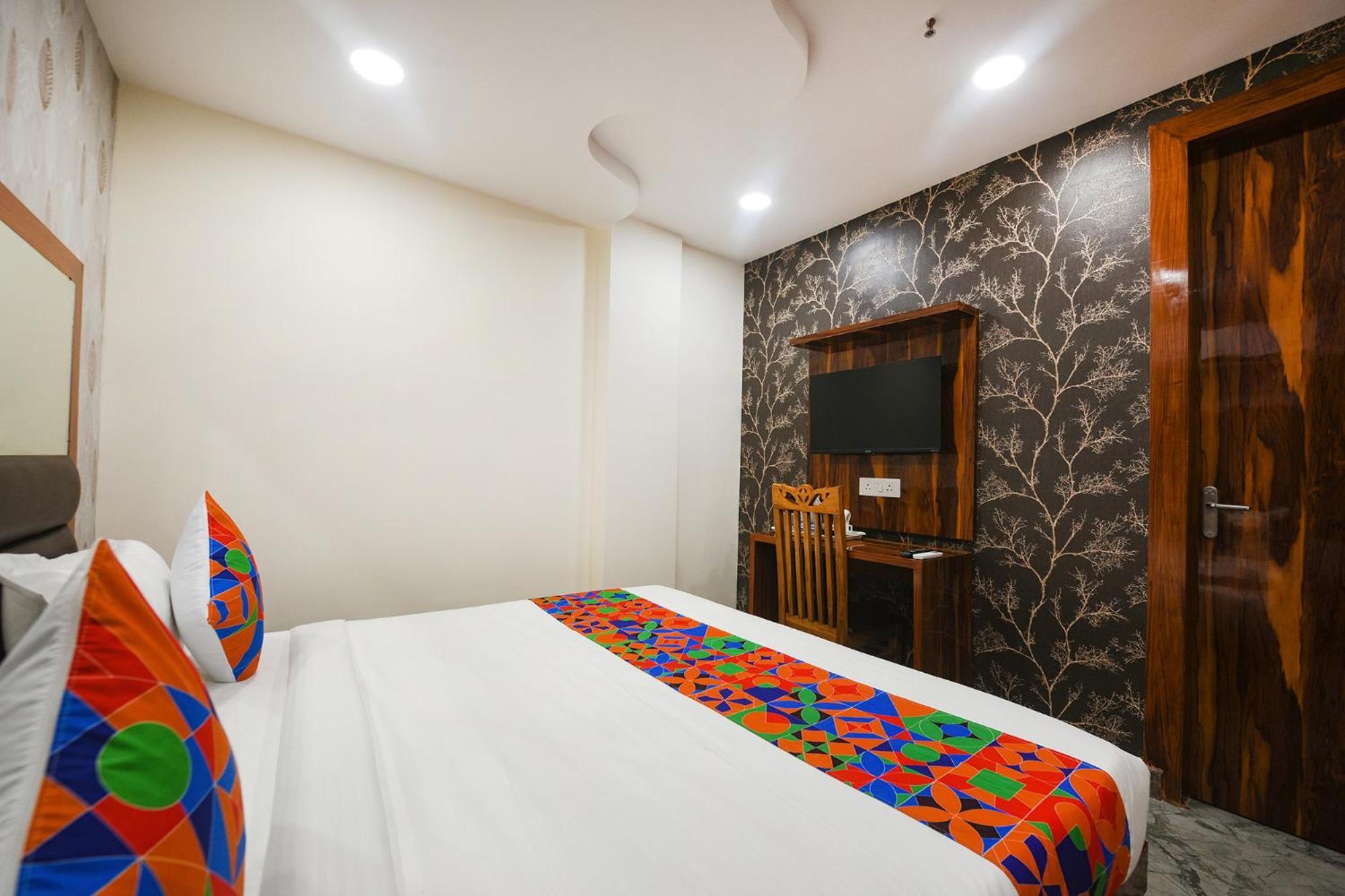 Fabhotel Mona Continental - Nr Laxmi Nagar It Hub Нью-Делі Екстер'єр фото