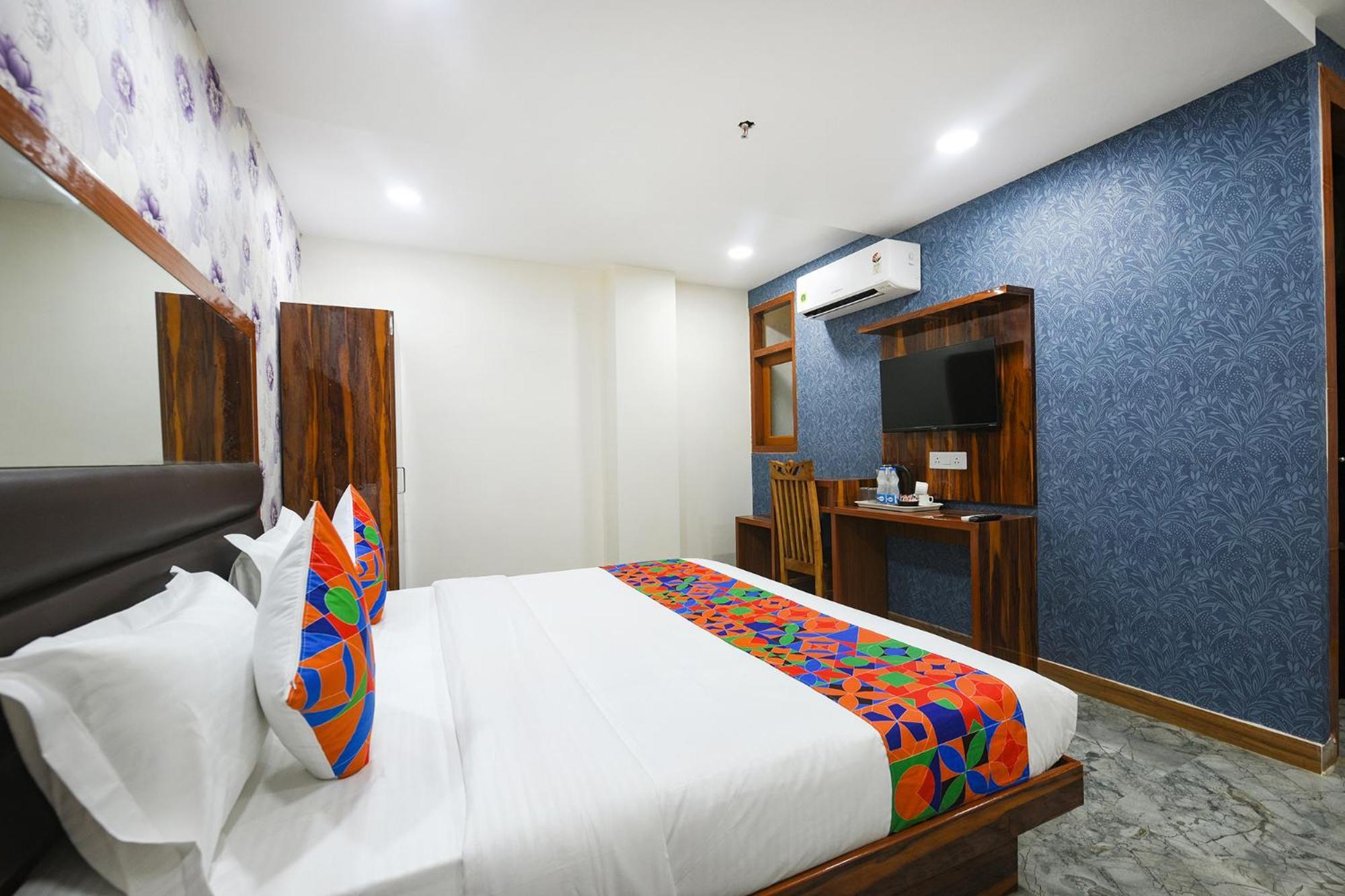 Fabhotel Mona Continental - Nr Laxmi Nagar It Hub Нью-Делі Екстер'єр фото