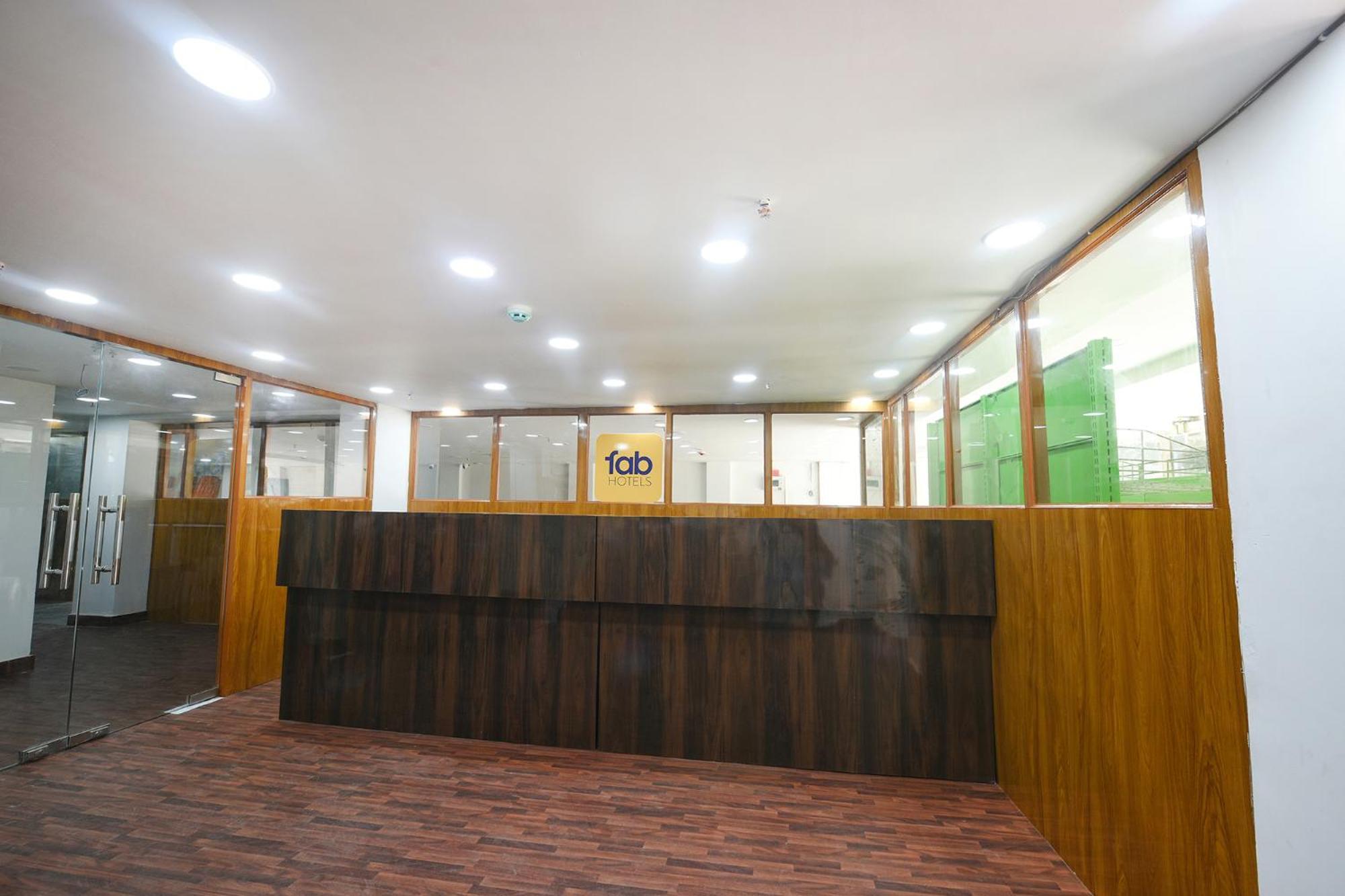 Fabhotel Mona Continental - Nr Laxmi Nagar It Hub Нью-Делі Екстер'єр фото