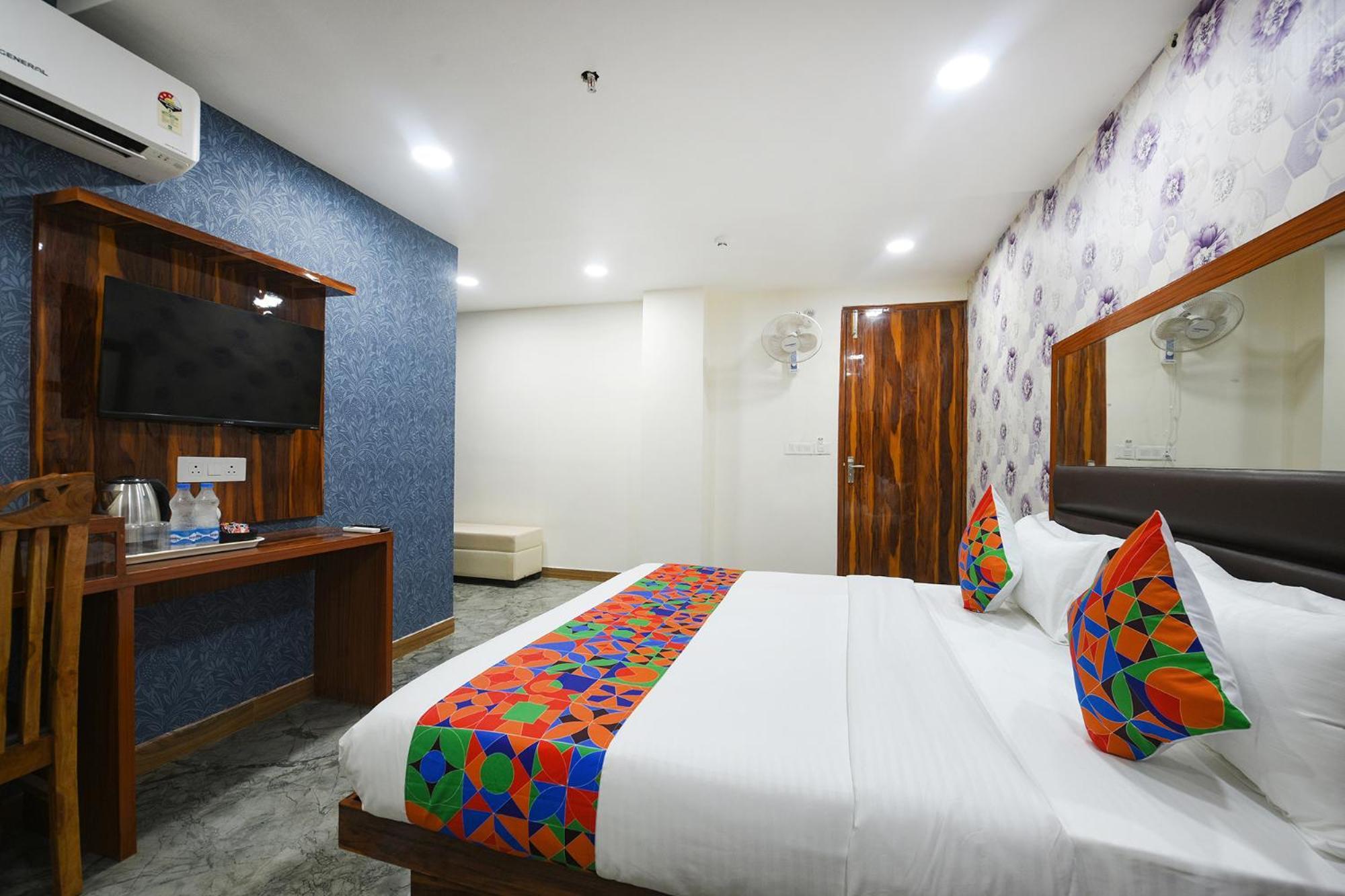 Fabhotel Mona Continental - Nr Laxmi Nagar It Hub Нью-Делі Екстер'єр фото